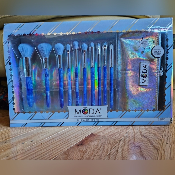 Moda Blue Brush Set Of 10 Brushes with Silver Pouch NWT Sealed - Picture 4 of 7